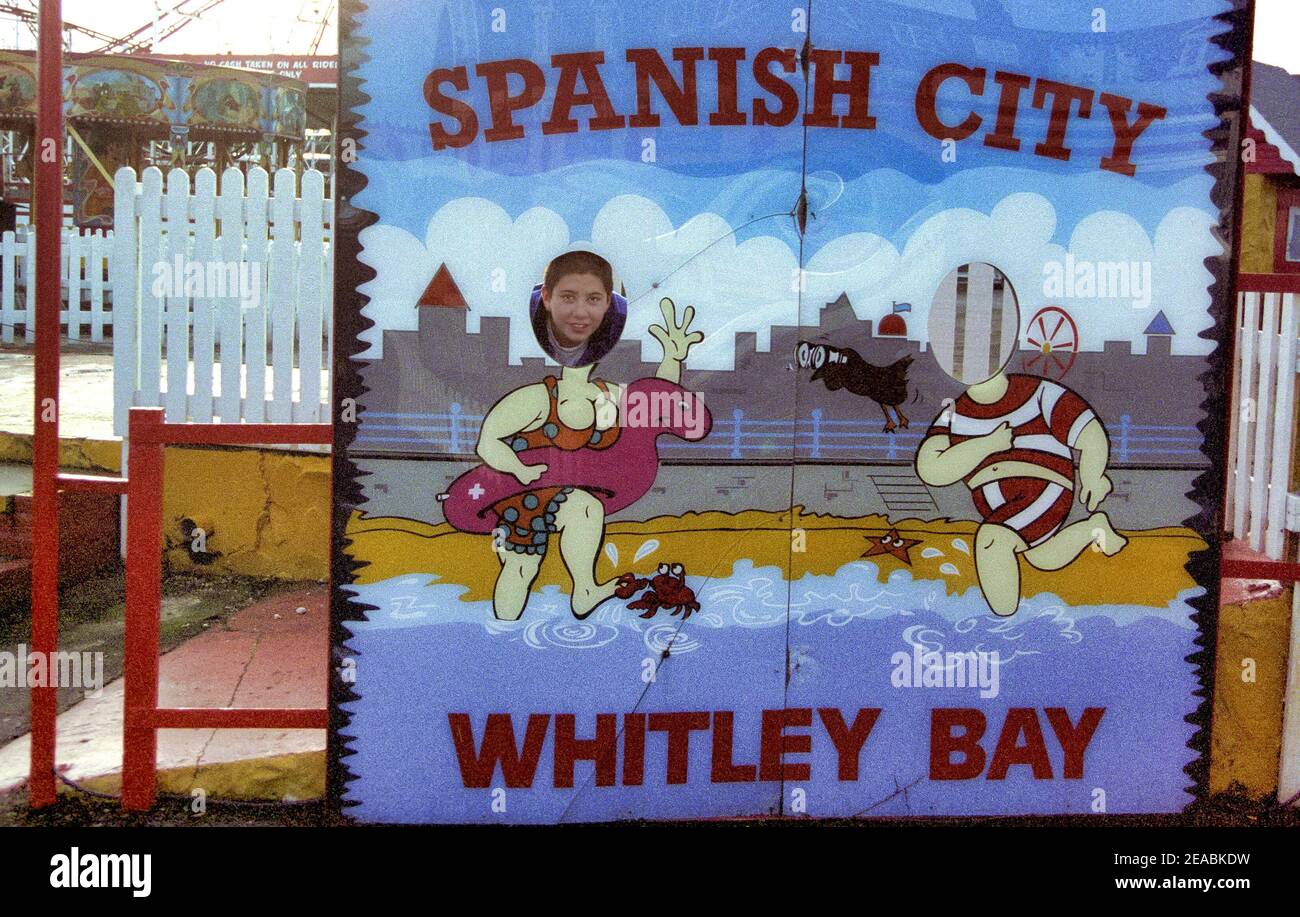 Posiert für ein Foto in der spanischen Stadt Whitley Bay Stockfoto