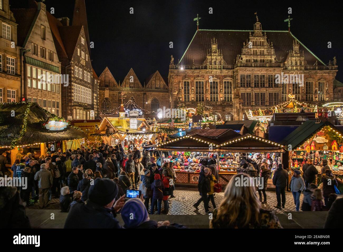 Weihnachtsmarkt auf dem Marktplatz, altes Rathaus, Bremen, Stockfoto