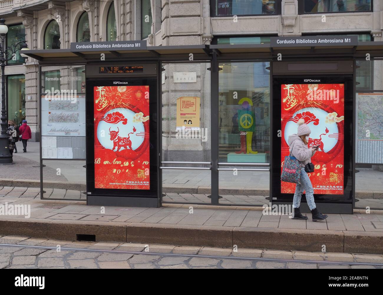 Mailand. Februar 2021, 6th. Das am 6. Februar 2021 aufgenommene Foto zeigt chinesische Lunar New Year Animation auf elektrischen Brettern in Mailand, Italien. Quelle: Marino De Luca/Xinhua/Alamy Live News Stockfoto