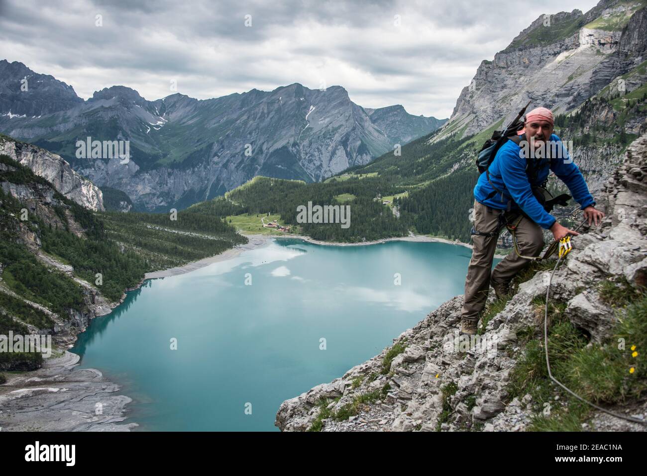Oeschinensee mit Tiefblick, Schweiz Stockfoto