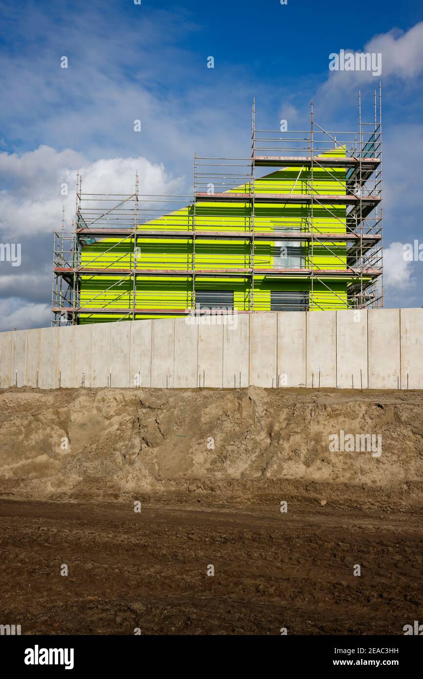 Oberhausen, Ruhrgebiet, Nordrhein-Westfalen, Deutschland - Emscher Umbau, Neubau des Emscher-AKE Kanals, hier das neue Pumpwerk in Oberhausen, der ökologische Umbau des Emscher-Systems besteht aus dem Bau einer zentralen Kläranlage im Ruhrgebiet, Der Bau von Kanalisation und die Renaturierung der Emscher und ihrer Nebenflüsse. Stockfoto