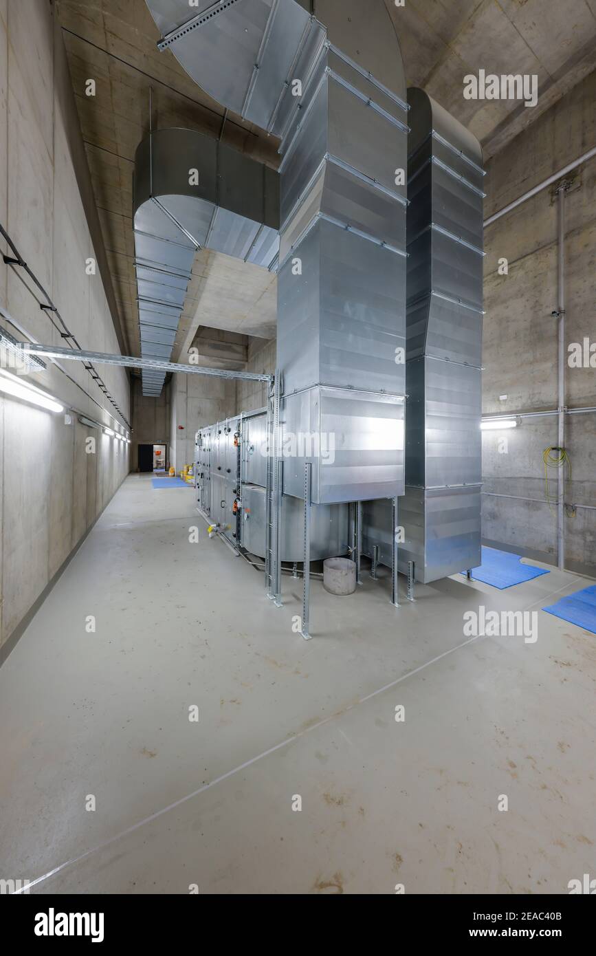 Oberhausen, Ruhrgebiet, Nordrhein-Westfalen, Deutschland - Lüftungsanlage im Industriegebäude, Neubau des Pumpwerks Oberhausen, Emscher-Umbau, Neubau des Emscher-AKE-Kanals. Stockfoto