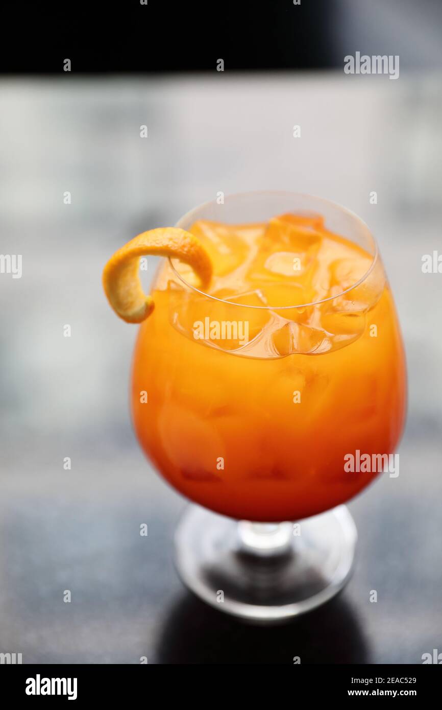 Sonnenaufgang Cocktail Orangensaft aus Ananas im Restaurant Stockfoto