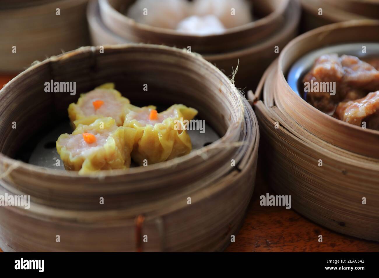 Dim Sum , Dampf-Dumpling in Holzkorb chinesische Lebensmittel Stockfoto