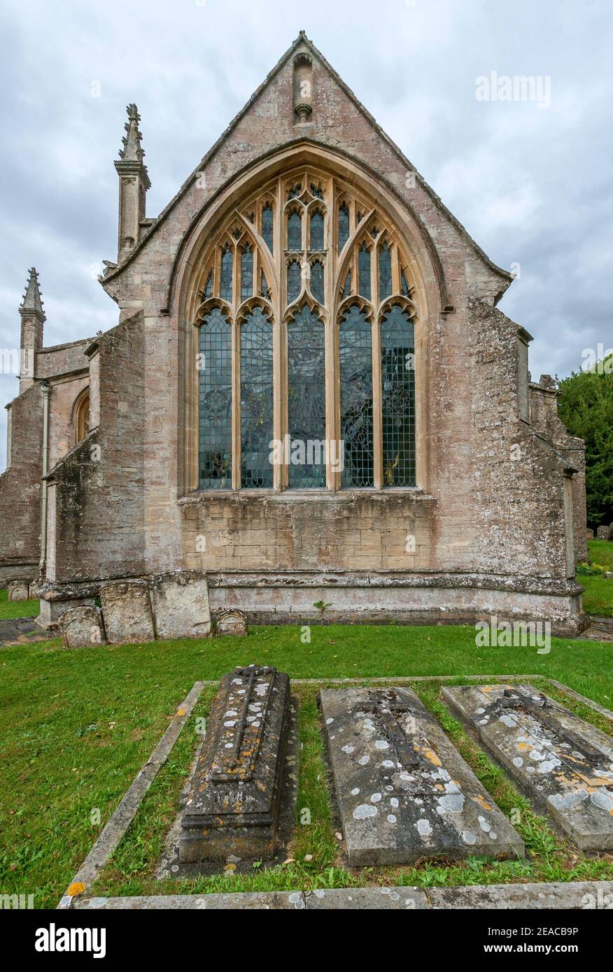 Großbritannien, Gloucestershire, Northleach in der Nähe von Cirencester, Kirche St. Peter und St. Paul, rechtwinklige Kirche. Stockfoto