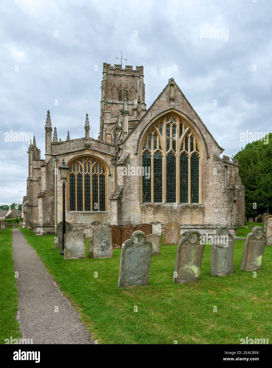 Großbritannien, Gloucestershire, Northleach in der Nähe von Cirencester, Kirche St. Peter und St. Paul, rechtwinklige Kirche. Stockfoto