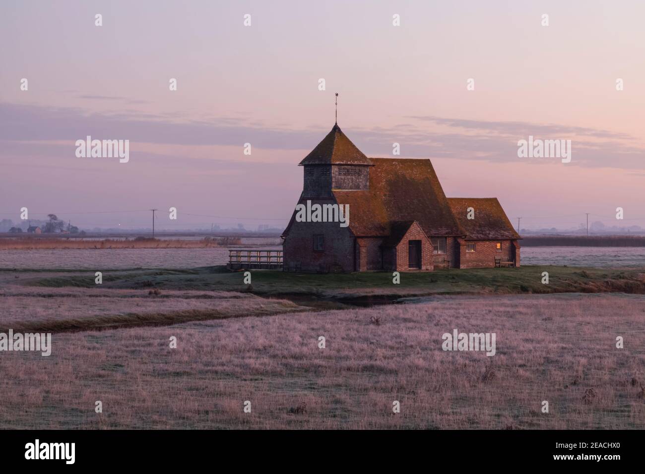 England, Kent, Romney Marsh, Fairfield, St. Thomas Becket Kirche im Winter Stockfoto