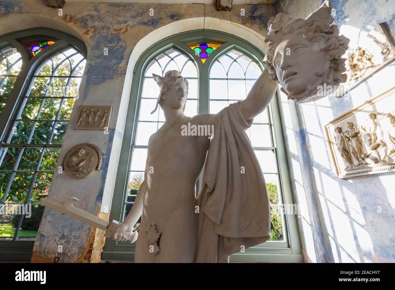 England, Kent, Sevenoaks, Knole House, Orangery, Plaster Statue of Perseus Holding Medusa's Head Stockfoto