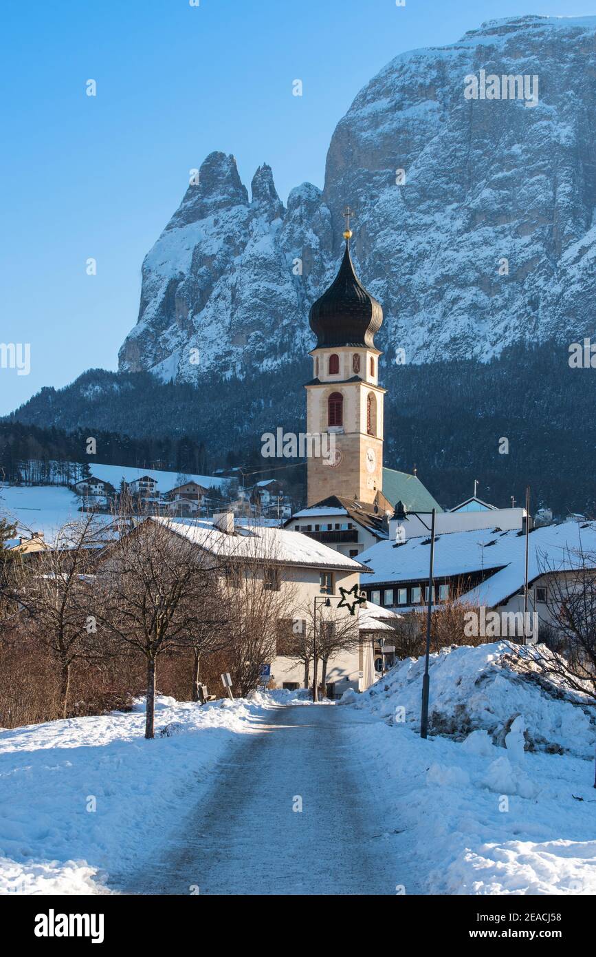 Fie allo am Schlern in der Wintersaison. Europa, Italien, Trentino Südtirol, Provinz Bozen, Fie am Schlern Stockfoto