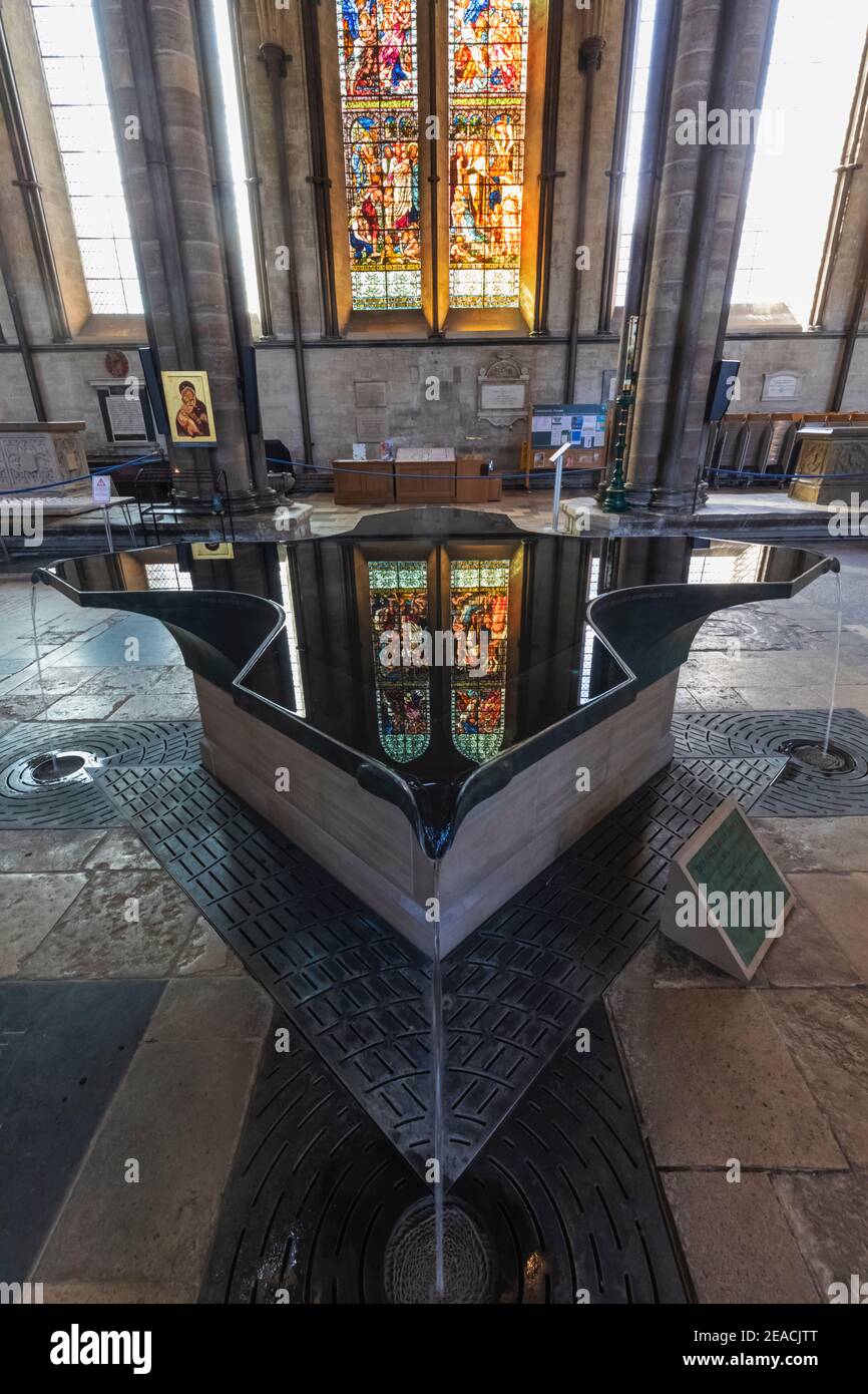 England, Wiltshire, Salisbury, Salisbury Cathedral, Salisbury Font Stockfoto