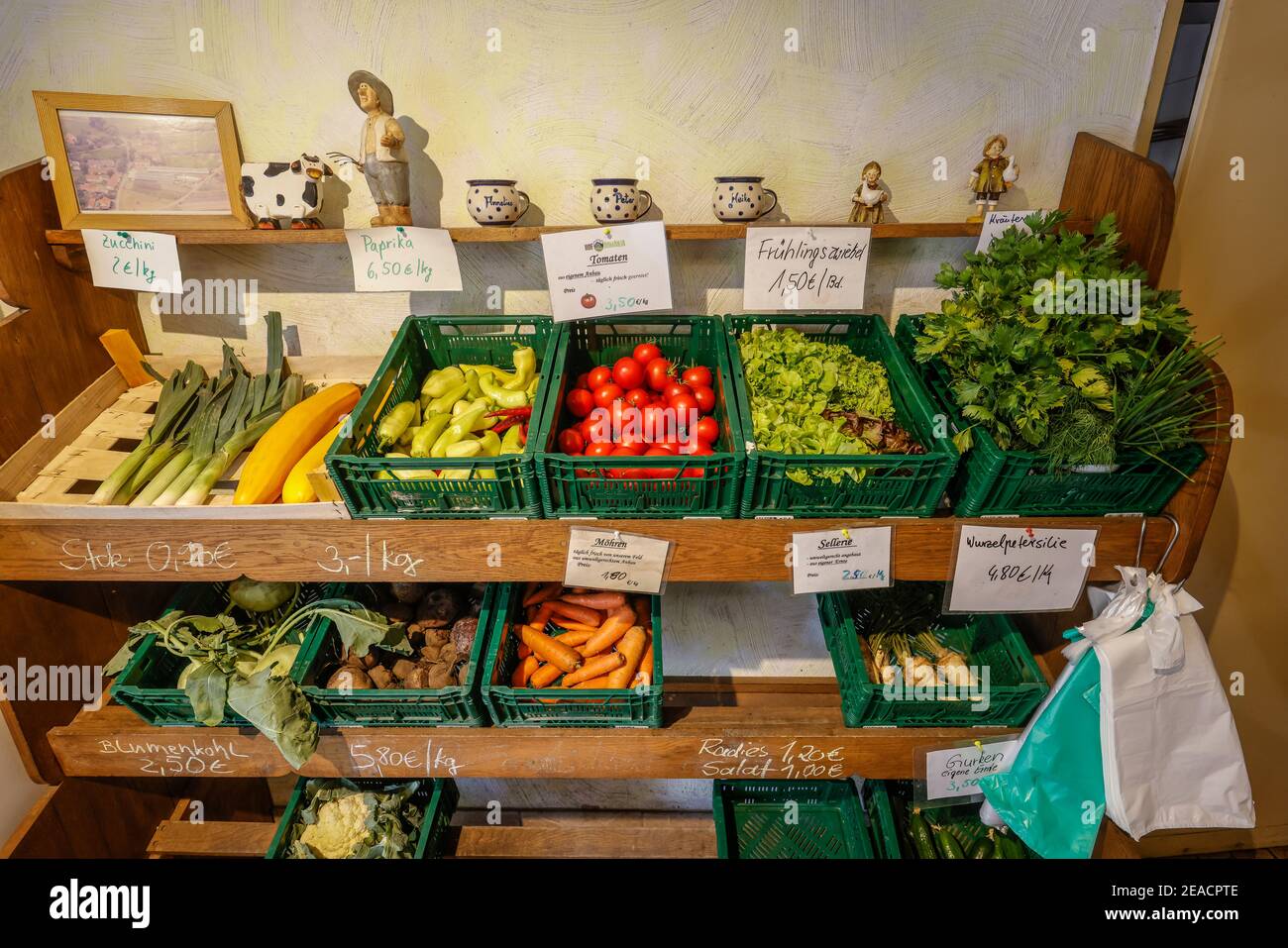 Wittichenau, Oberlausitz, Sachsen, Deutschland - kleiner Hofladen auf dem familiär geführten Bauernhof Domanja und Gemüsebetrieb, Verkauf eigener Produkte direkt an Endverbraucher. Stockfoto