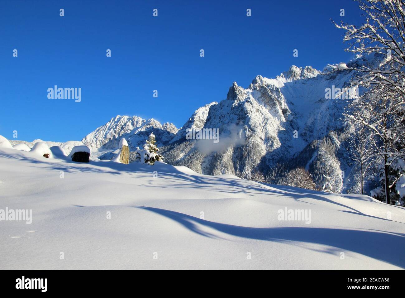 Winterlandschaft bei Mittenwald, Werdenfelser Land, Oberbayern, Bayern, Süddeutschland, Deutschland, Europa Stockfoto