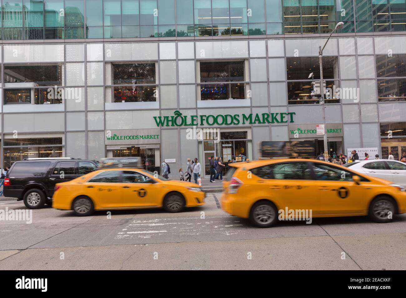 Eingang zu Whole Foods auf 6th Ave und 41st Street Stockfoto