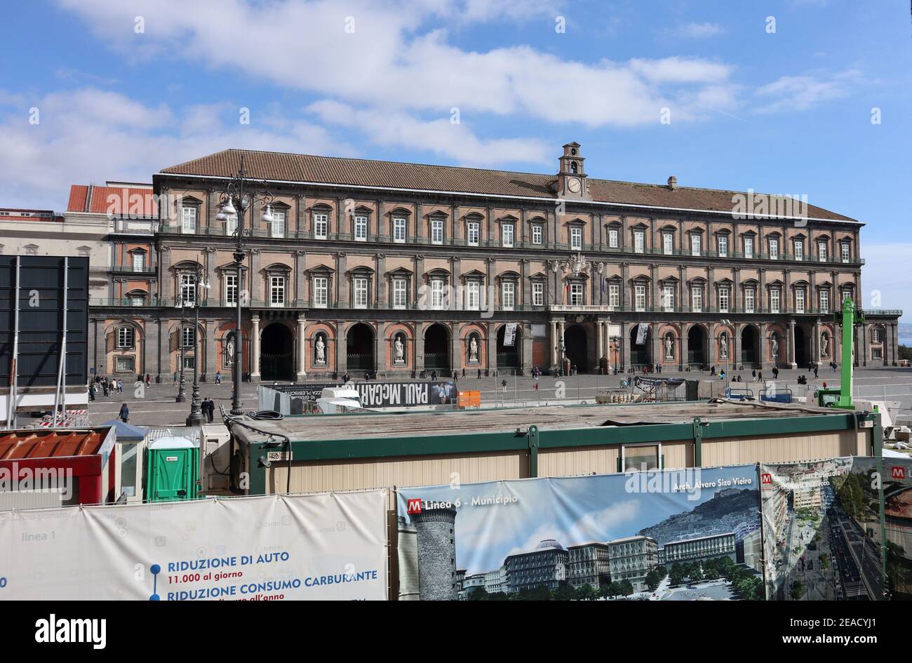 Napoli - Palazzo reale dal cantiere per la Metro Stockfoto