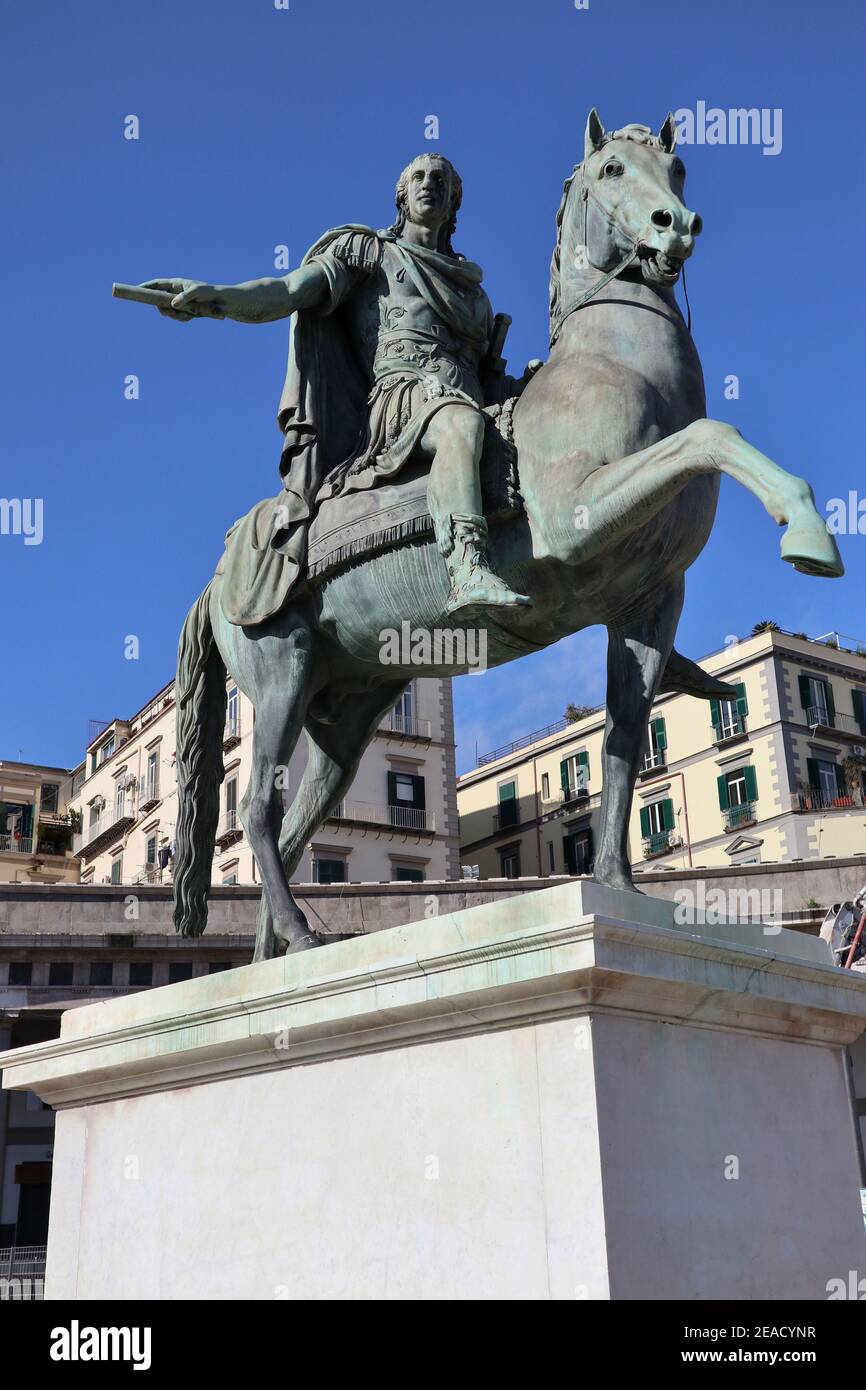 Statua equestre di carlo di borbone Fotos und Bildmaterial in hoher