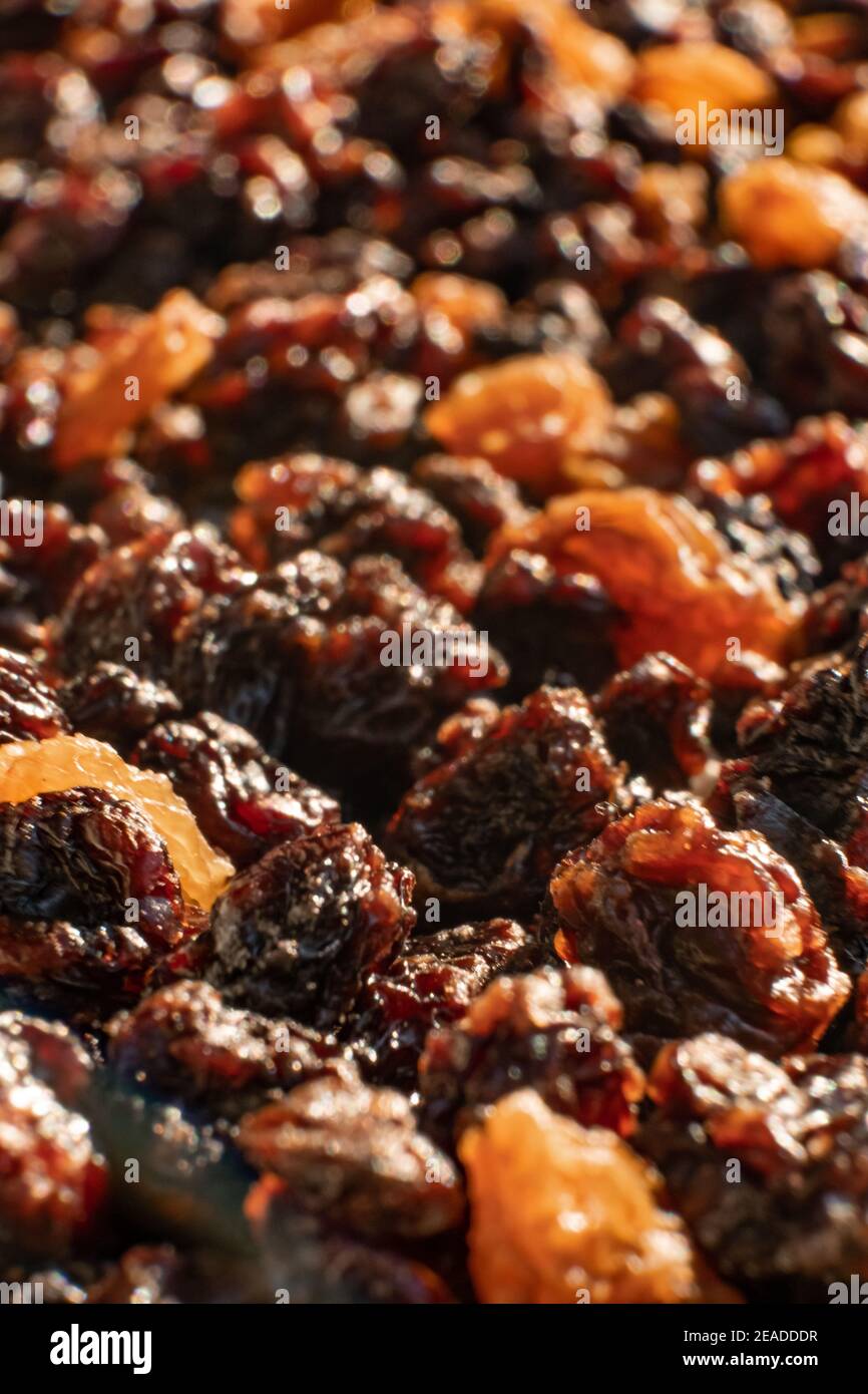 Vielfalt an getrockneten Rosinen Superfood - Makroaufnahme selektiver Fokus Stockfoto