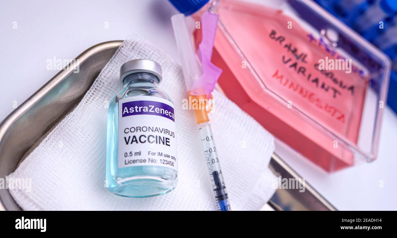 Vial von Impfstoff von AstraZeneca bereit für die Injektion, imaginäre Erholung für konzeptionelle Bild. Stockfoto