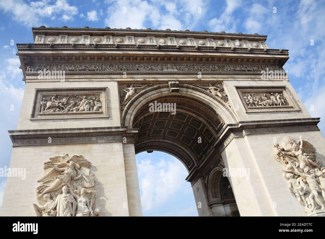 Der Arc de Triomphe in Paris Frankreich ein französisches nationales Wahrzeichen, das ein beliebtes Touristenziel ist, Stock Foto Bild Stockfoto