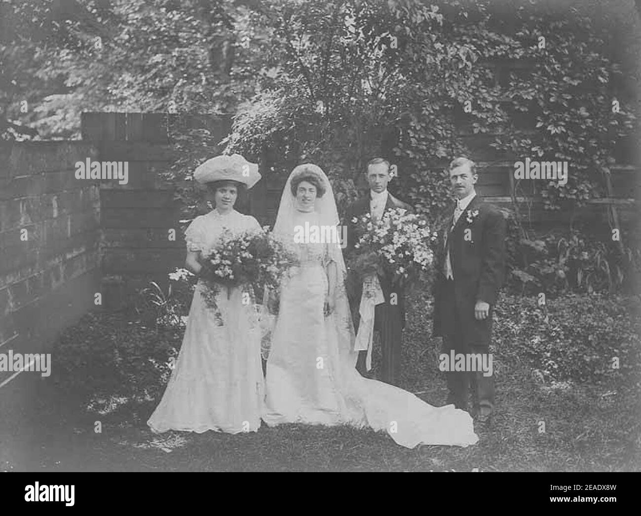 Nina Batonieff, Effie Ragsdale, Robert Chandless und Earl Ragsdale bei Effie's Hochzeit, Halifax, Nova Scotia, Kanada, August 2 Stockfoto