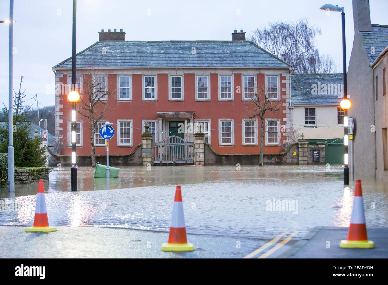 Das Stadtzentrum von Cockermouth überflutet wegen des Sturms Desmond im Jahr 2015 Lake District Cumbria Stockfoto