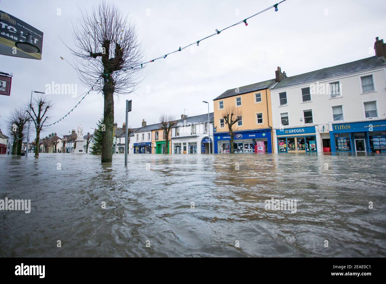 Das Stadtzentrum von Cockermouth überflutet wegen des Sturms Desmond im Jahr 2015 Lake District Cumbria Stockfoto