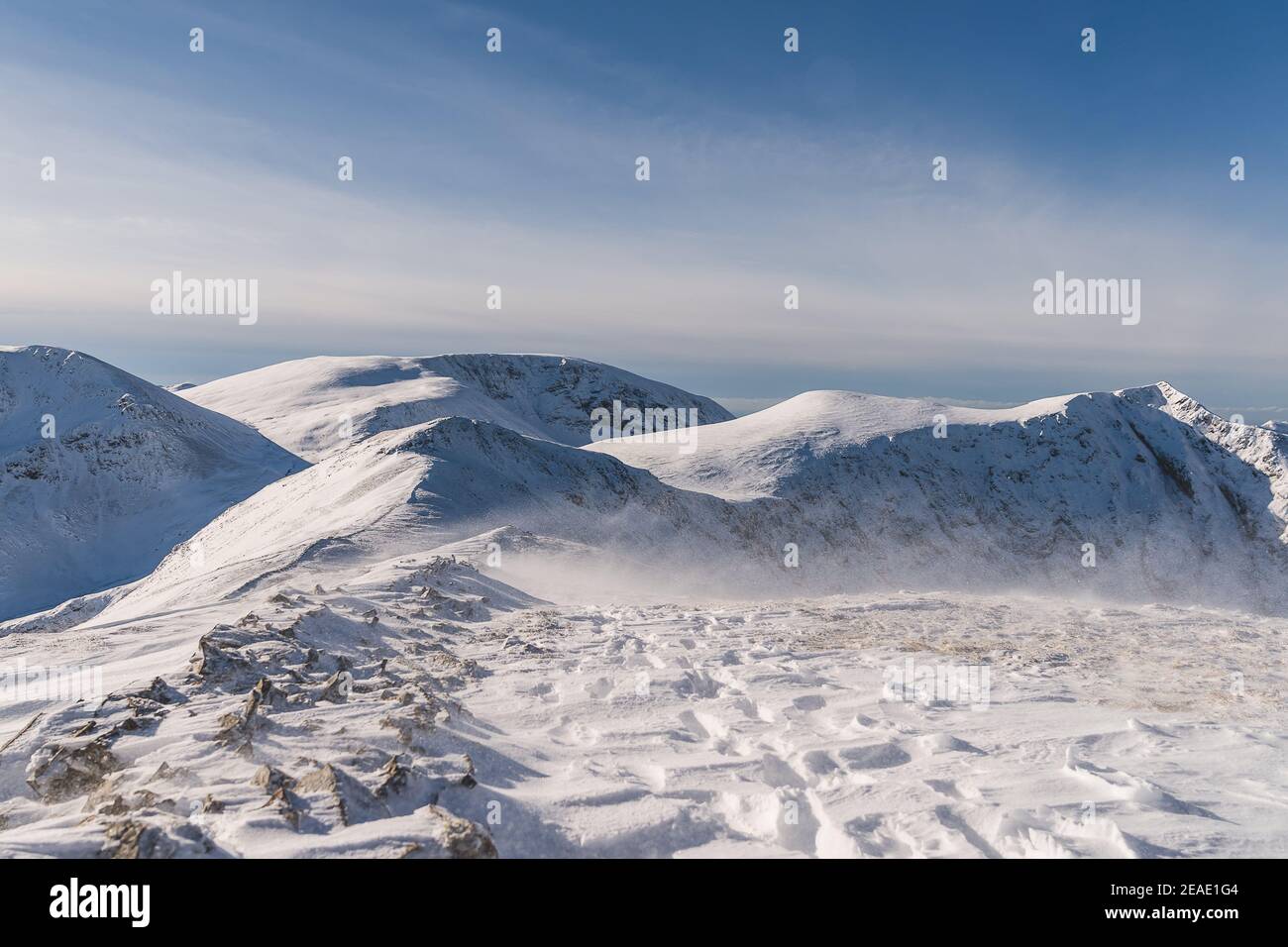 Verschneite Winter Berggipfel im Cumbrian Lake District Fjells Stockfoto