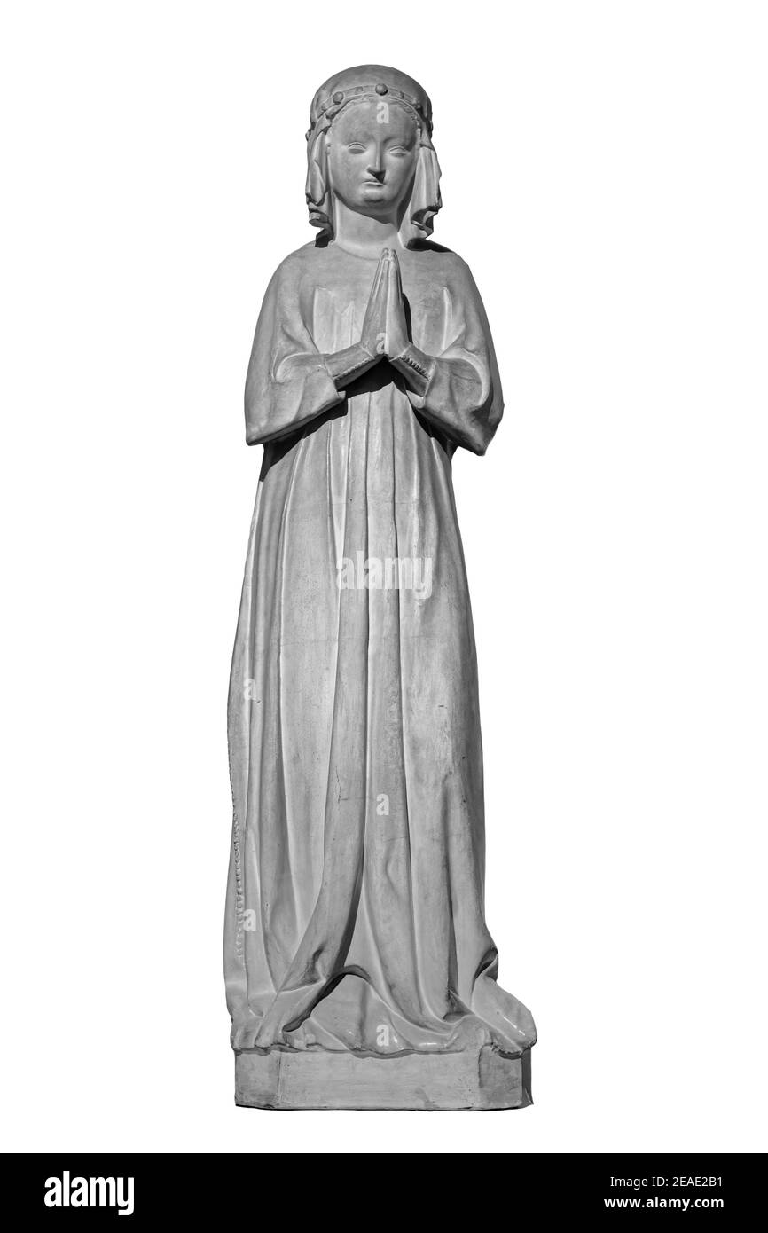 Gesicht der Statue der trauernden Frau isoliert auf weißem Hintergrund. Gips antike Skulptur der jungen Frau. Gipskopie Stockfoto