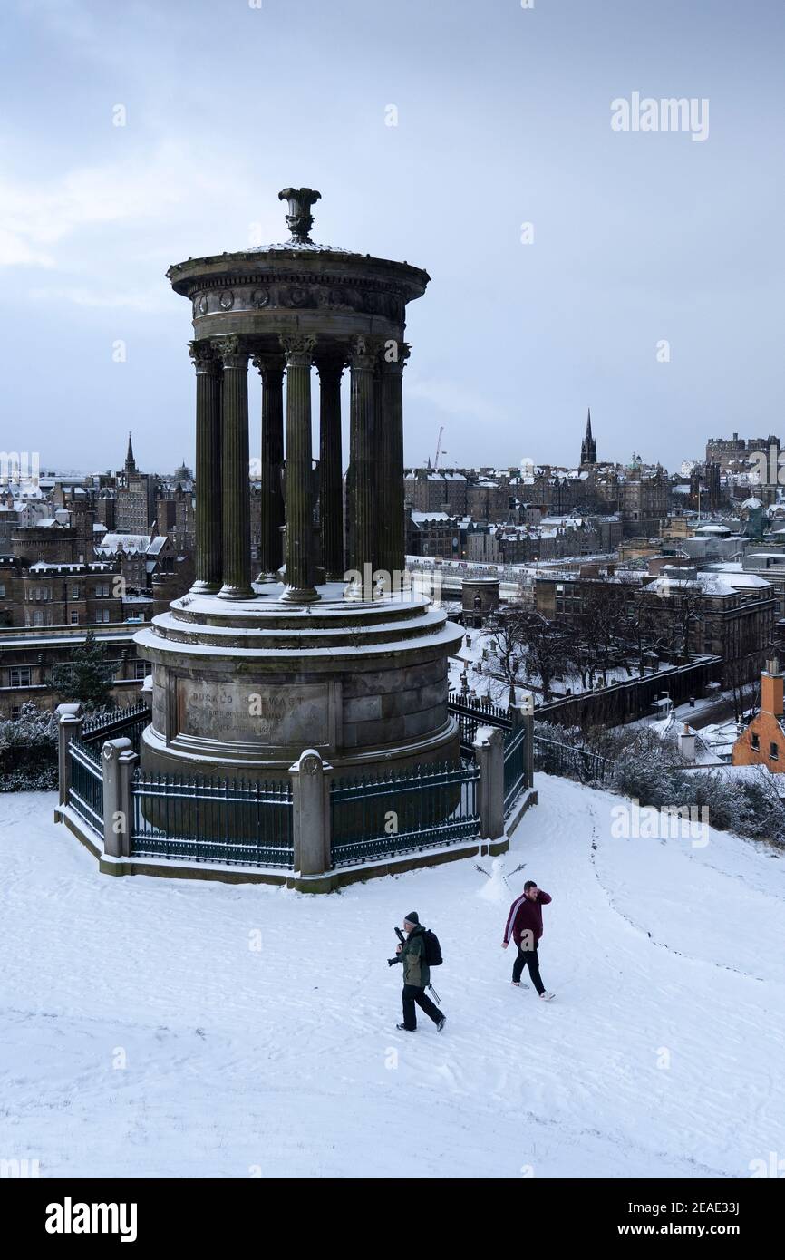 Edinburgh, Schottland, Großbritannien. Februar 2021, 9. Der große Frost geht in Großbritannien weiter, während Storm Darcy über Nacht mehrere Zentimeter Schnee nach Edinburgh bringt. Bild; Blick von Calton Hill. Iain Masterton/Alamy Live Nachrichten Stockfoto
