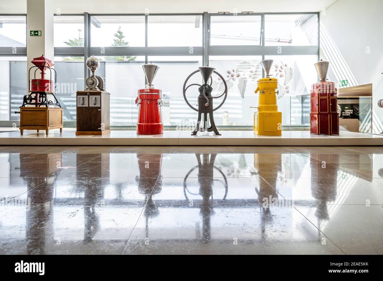 7. Oktober 2020 - Campo Maior, Portugal: Kaffeemühle im Coffee Science Center von Delta in Alentejo Stockfoto