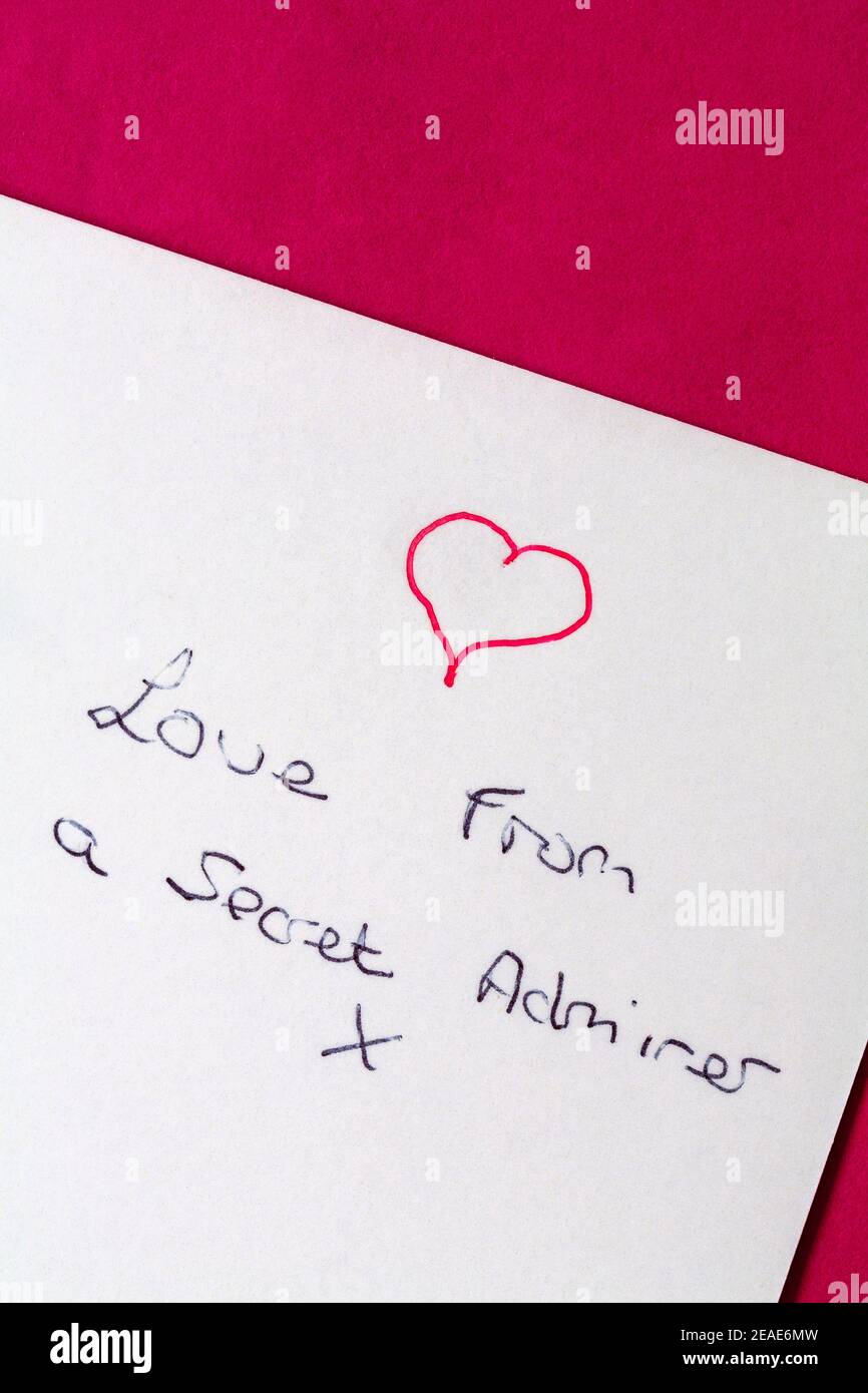 Liebe aus einer geheimen bewunderer Hand mit Herz für Valentinstag geschrieben, Valentinstag - Nahaufnahme Detail Stockfoto