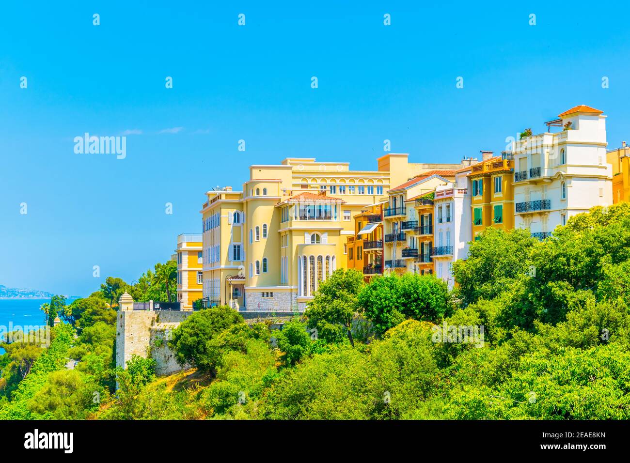 Fassaden von Häusern in der Altstadt von Monaco Stockfoto