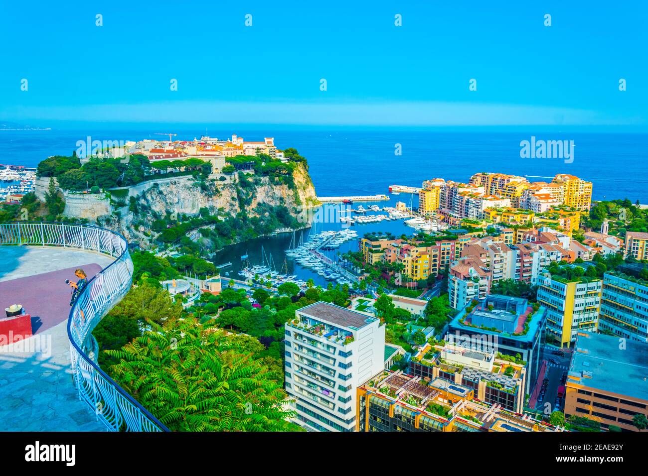 Luftaufnahme der Altstadt von Monaco und Hafen De fontvieille Stockfoto