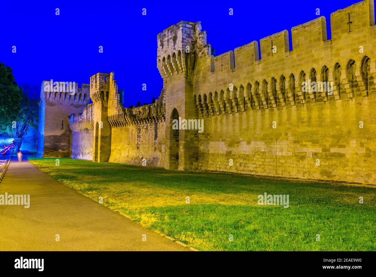 Nachtansicht der Befestigung von Avignon, Frankreich Stockfoto