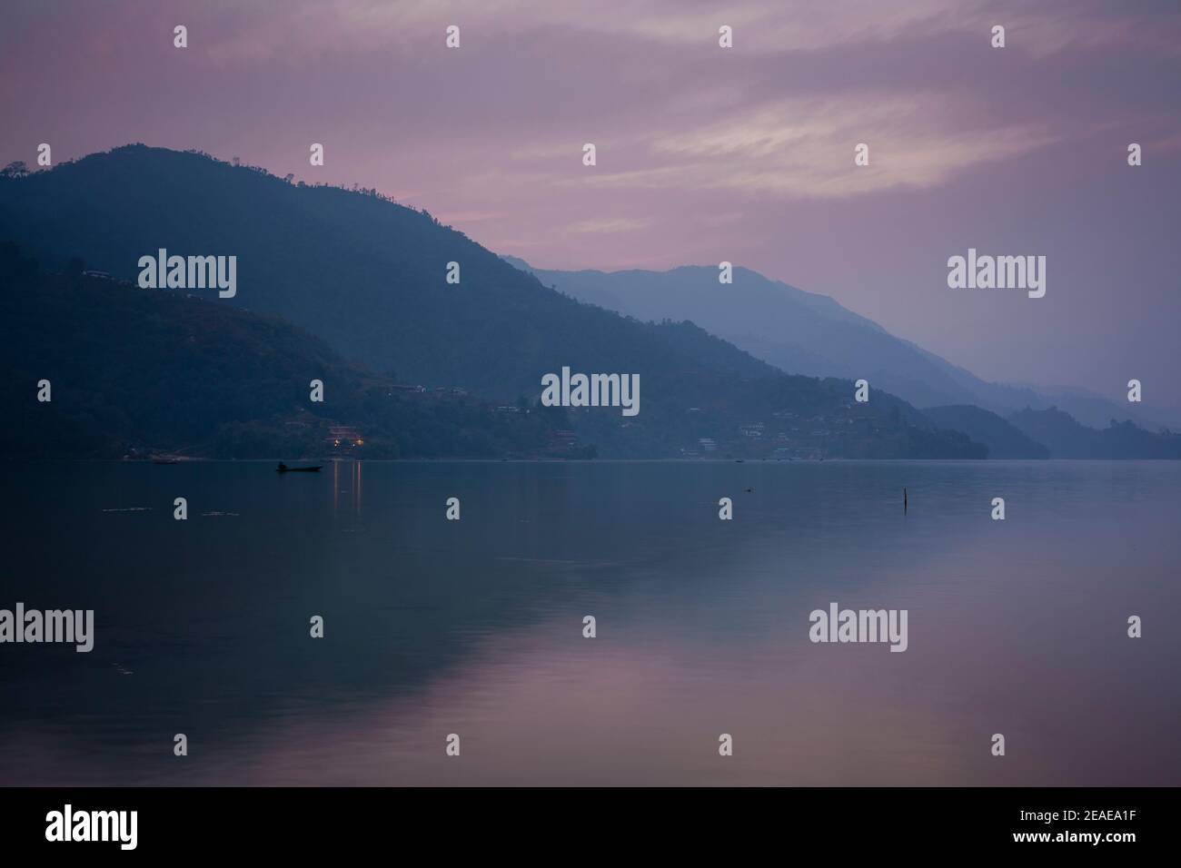 Abendlicht über Pewa Lake. Pokhara. Nepal. Stockfoto