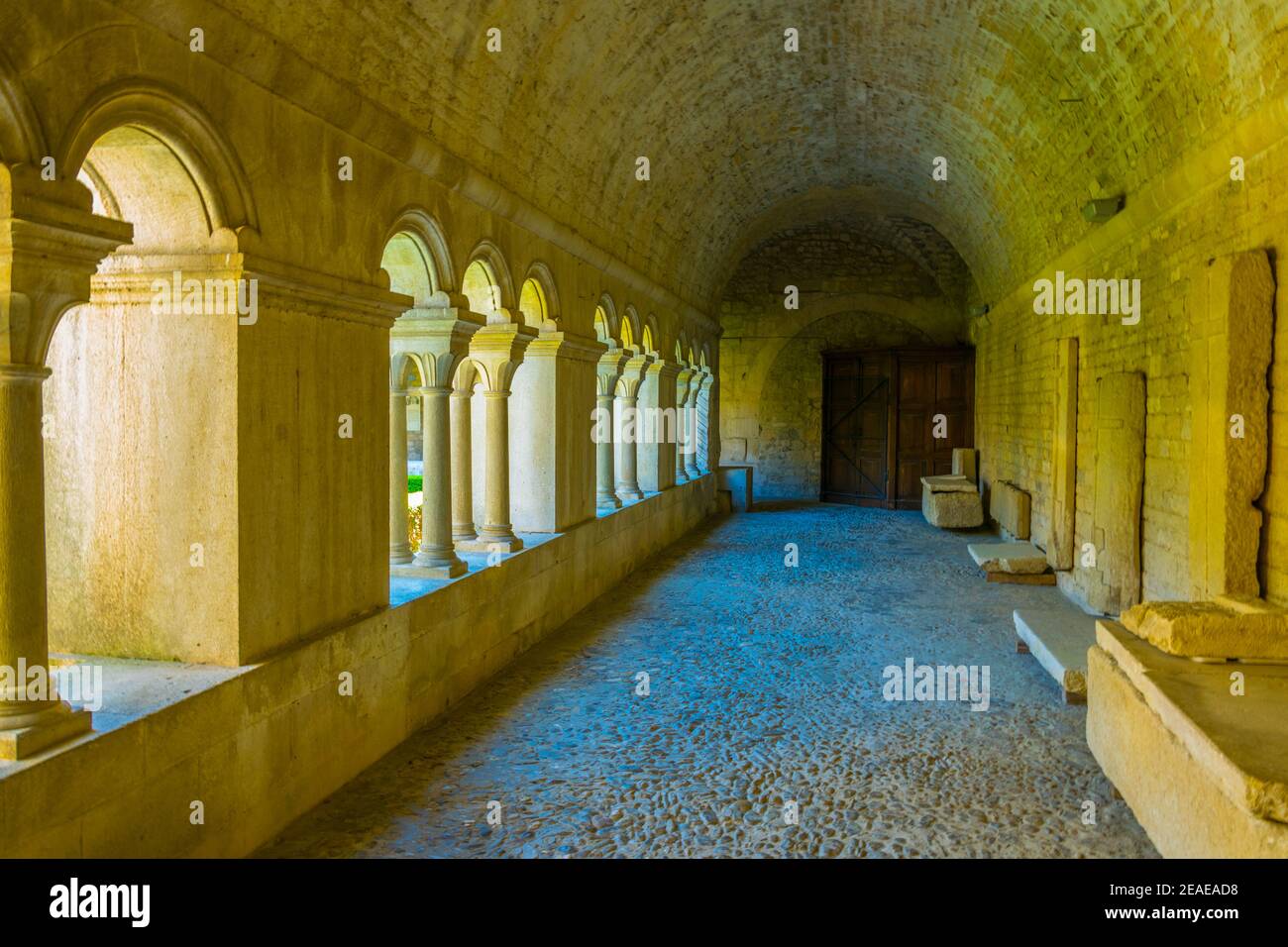 Innenhof der Kathedrale unserer Dame von nazareth In Vaison-la-Romaine in Frankreich Stockfoto