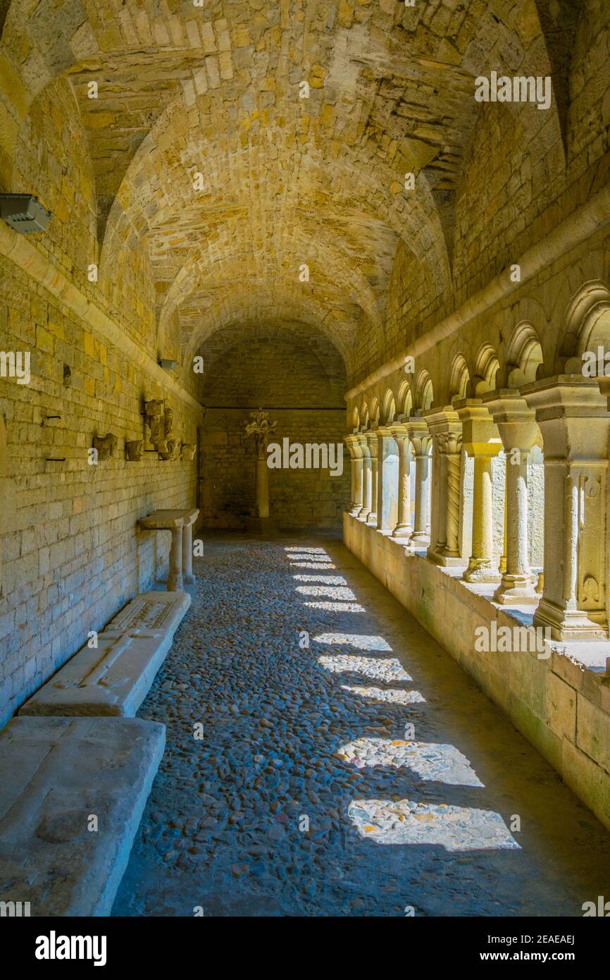 Innenhof der Kathedrale unserer Dame von nazareth In Vaison-la-Romaine in Frankreich Stockfoto