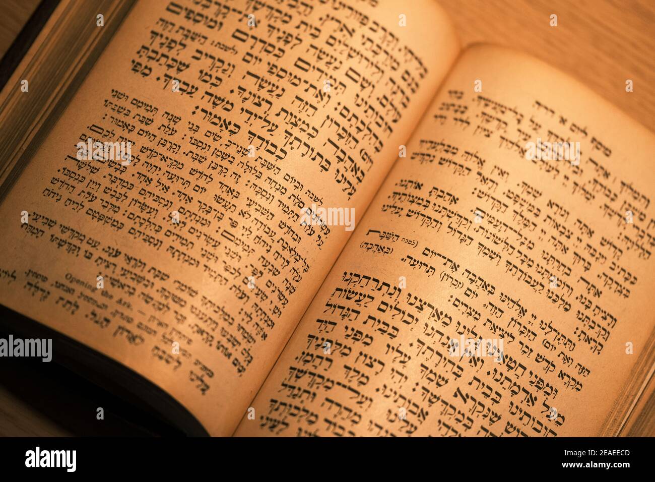Machsor Lemberg aus dem Jahr 1907 gedruckt bei Daavid Balaban. Der Machsor ist das Gebetbuch, das von Juden an den Feiertagen verwendet wird. Februar 19,2017; Prag, Stockfoto
