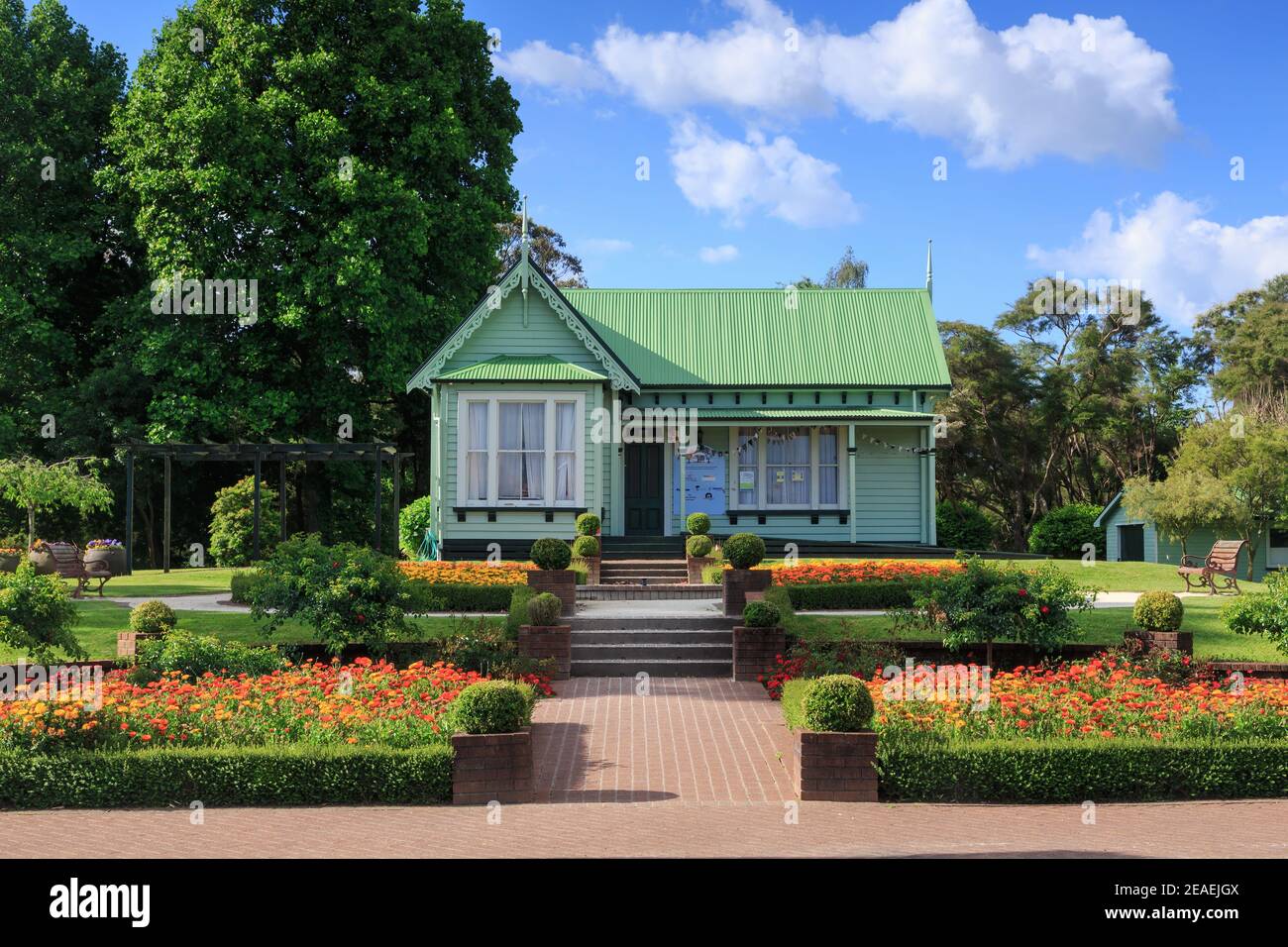 Ein historisches Gärtnerhaus, erbaut 1899 in Government Gardens, einem Park in Rotorua, Neuseeland Stockfoto