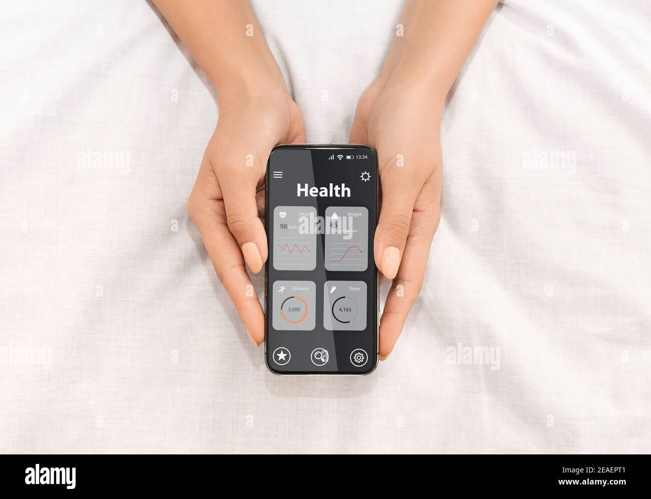 Health-App Unkenntlich Lady Holding Smartphone Mit Daily Activity Tracking Auf Dem Bildschirm Stockfoto