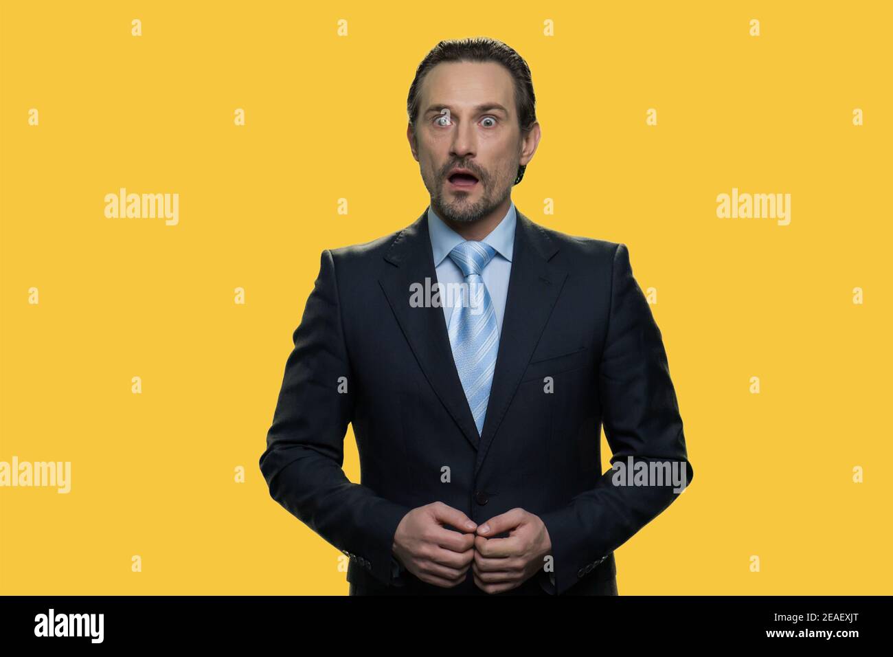 Reifer Geschäftsmann mit Gesichtsausdruck der Überraschung. Stockfoto