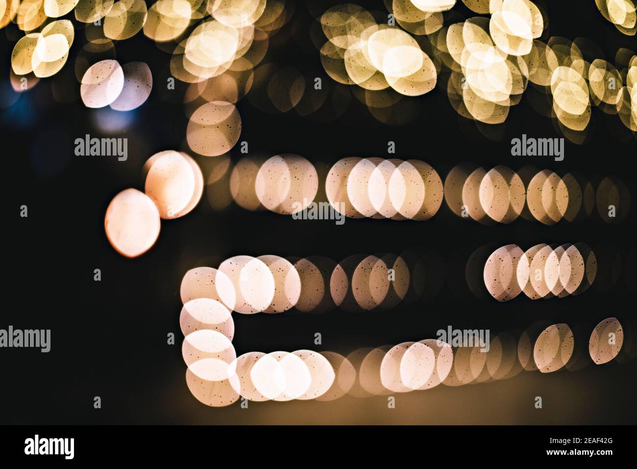 Gelbes beleuchtendes Bokeh als Hintergrund Stockfoto
