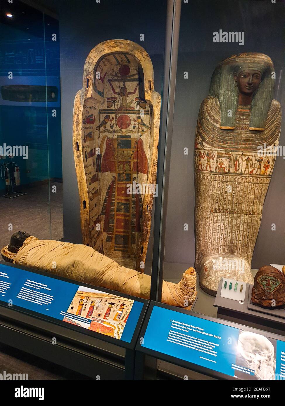 Alte Ägypten-Sammlung, historische Artefakte im World Museum, Liverpool, England Stockfoto