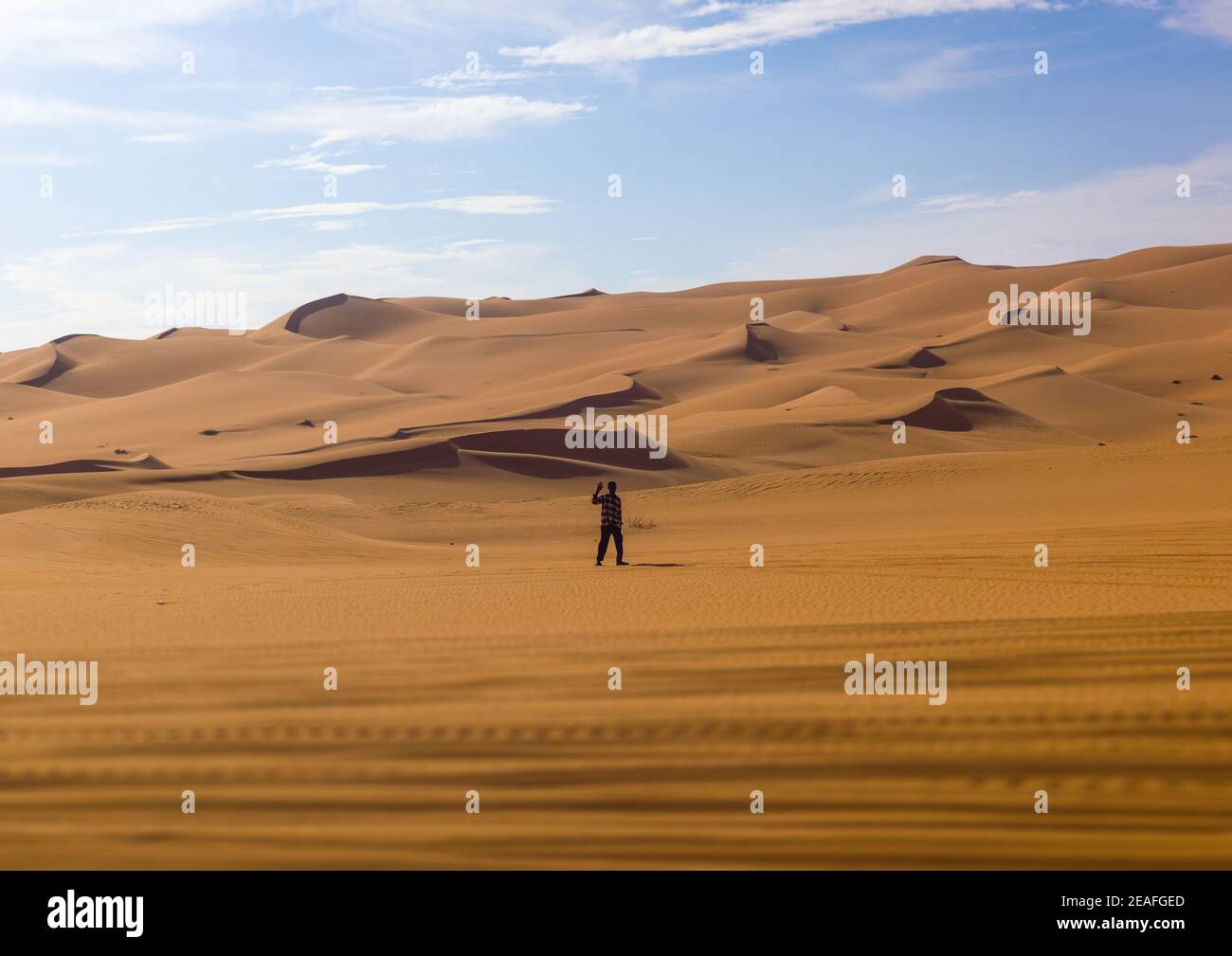 Tuareg-Mann in der Wüste ubari, Fezzan, Umm al-Maa, Libyen Stockfoto