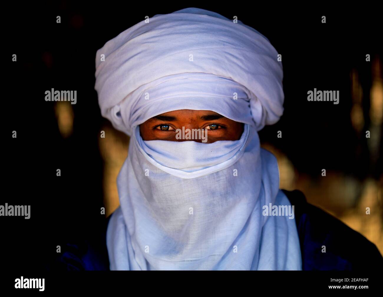Porträt eines tuareg-Mannes in traditioneller Kleidung, Tripolitania, Ghadames, Libyen Stockfoto