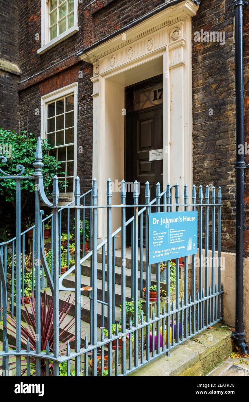 Dr. Samuel Johnson's Haus - Außenansicht von Dr. Johnson House (C.17 th) Gough Square in der Nähe von Fleet Street London jetzt ein Museum, das der Lexikograph. Stockfoto