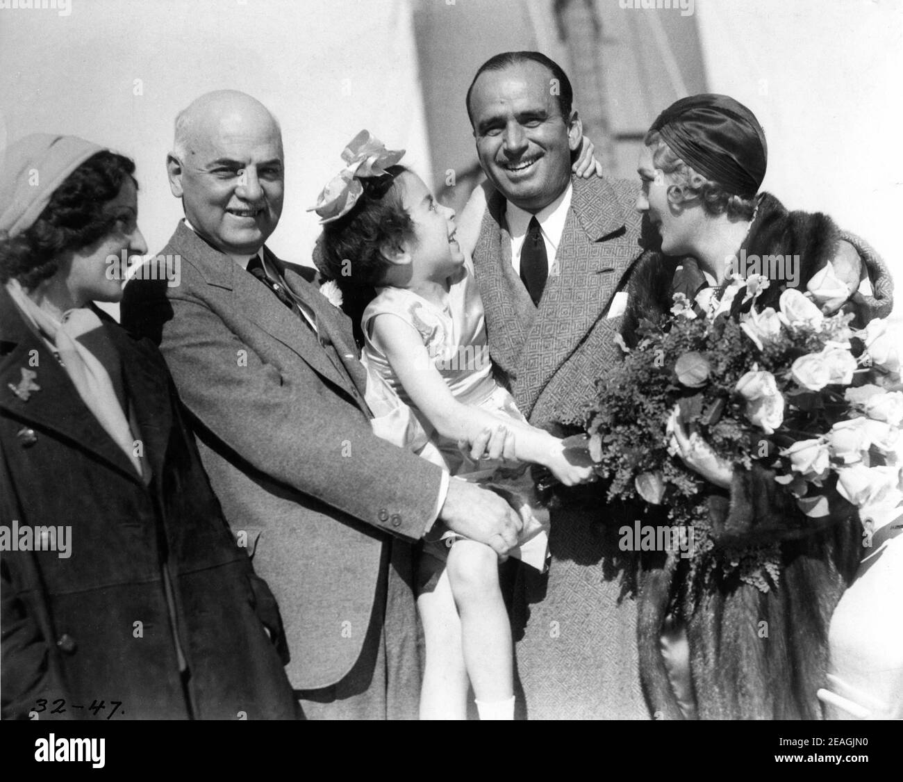 Führende Lady MARIA ALBA ANGELO ROSSI Bürgermeister von San Francisco und seine Enkelin ELEANOR ROSSI DOUGLAS FAIRBANKS SR und MARY PICKFORD an Bord des Dampfschiffs S. S. Mukura am 23.. Februar 1932 vor dem Boot von San Francisco nach Papeete Tahiti mit Alba und Fairbanks, um Mr. ROBINSON CRUSOE 1932 Direktor A. zu machen EDWARD SUTHERLAND Geschichte Douglas Fairbanks (als Elton Thomas) Musik Alfred Newman Elton Productions / United Artists Stockfoto