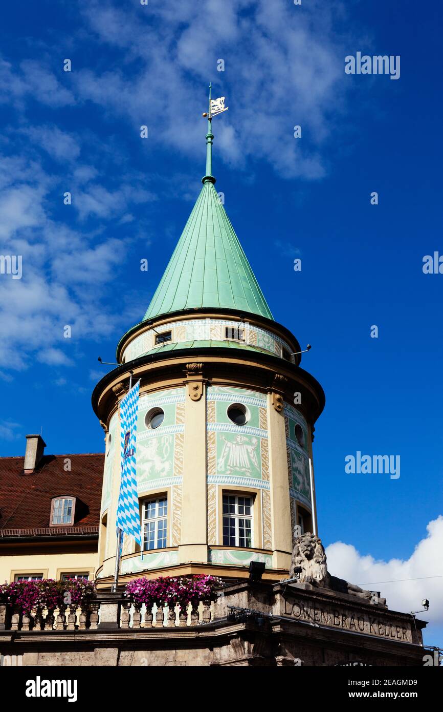 Die historische Bierhalle LšwenbrŠu Keller an der Nymphenburger Straße§e 2. Stockfoto