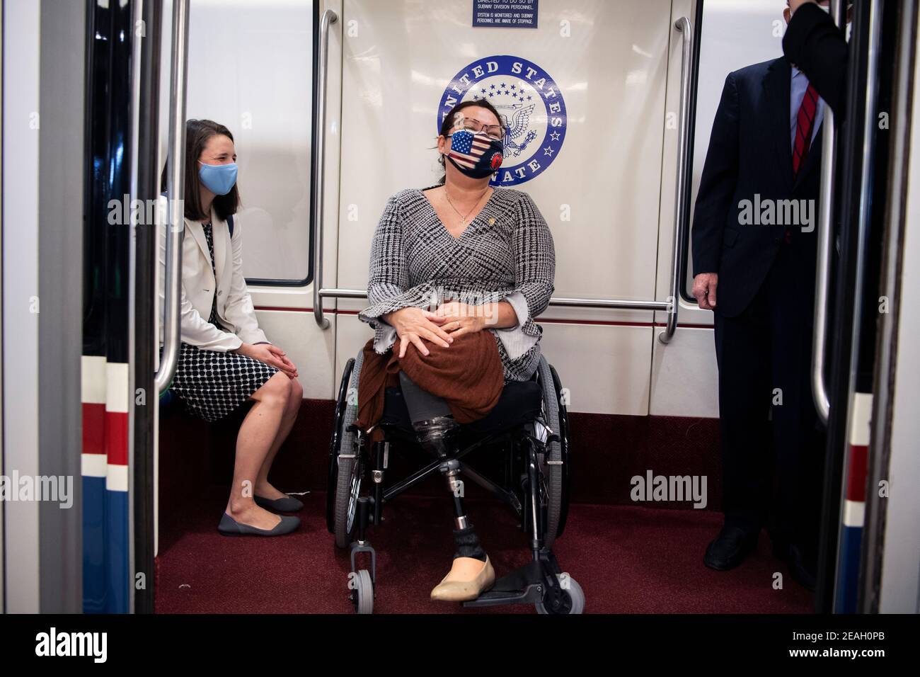 Washington, DC. Februar 2021, 9th. VEREINIGTE STAATEN - FEBRUAR 9: Senator Tammy Duckworth, D-Ill., wird in der Senatbahn nach dem ersten Tag des Amtsenthebungsverfahrens gegen den ehemaligen Präsidenten Donald Trump im Capitol in Washington, DC, am Dienstag, 9. Februar 2021 gesehen. Quelle: Tom Williams/Pool via CNP Quelle: dpa/Alamy Live News Stockfoto