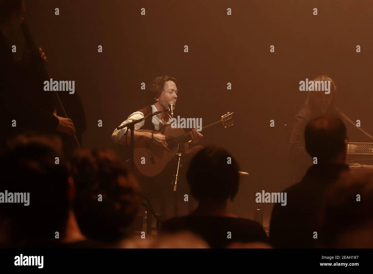 Paris, France,27th. Februar 2020. Duplessy & The Violins of the World treten in Paris auf. Stockfoto