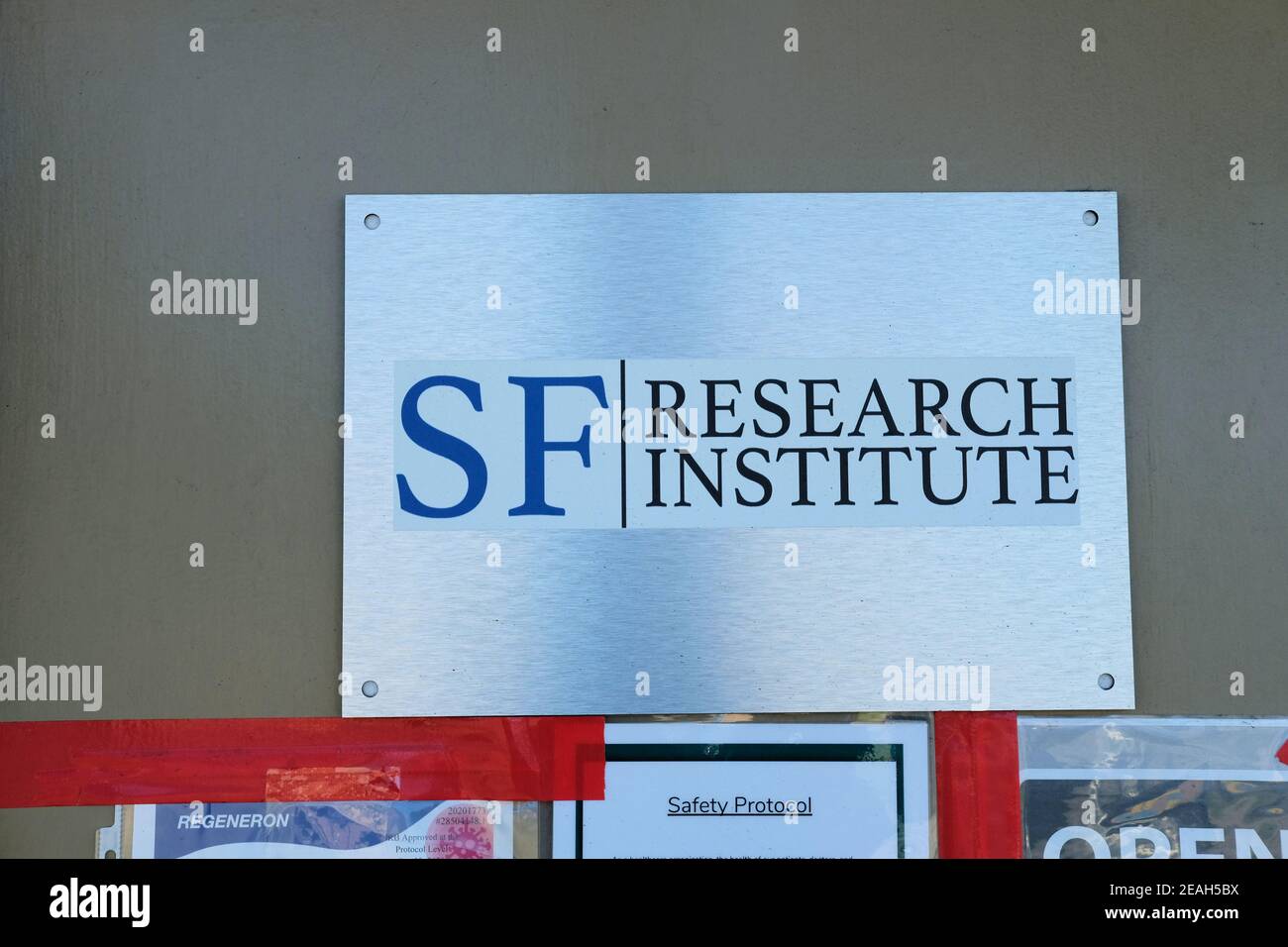 Schild am Eingang zum San Francisco Research Institute, einem globalen klinischen Forschungsinstitut, das klinische Studien und Studien durchführt. Stockfoto